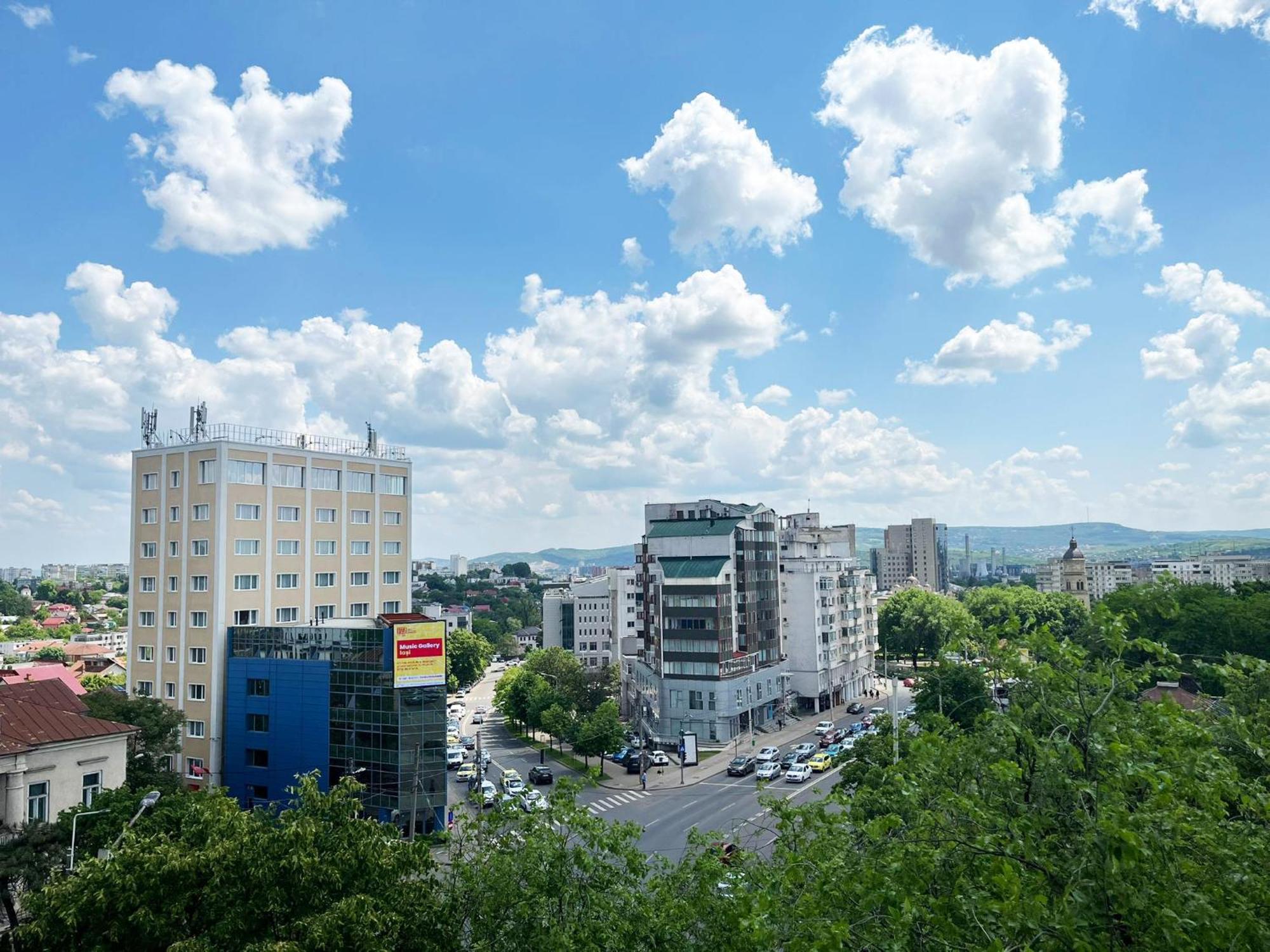 City Center Privat-Sauna Familyconcept Iasi Exteriör bild