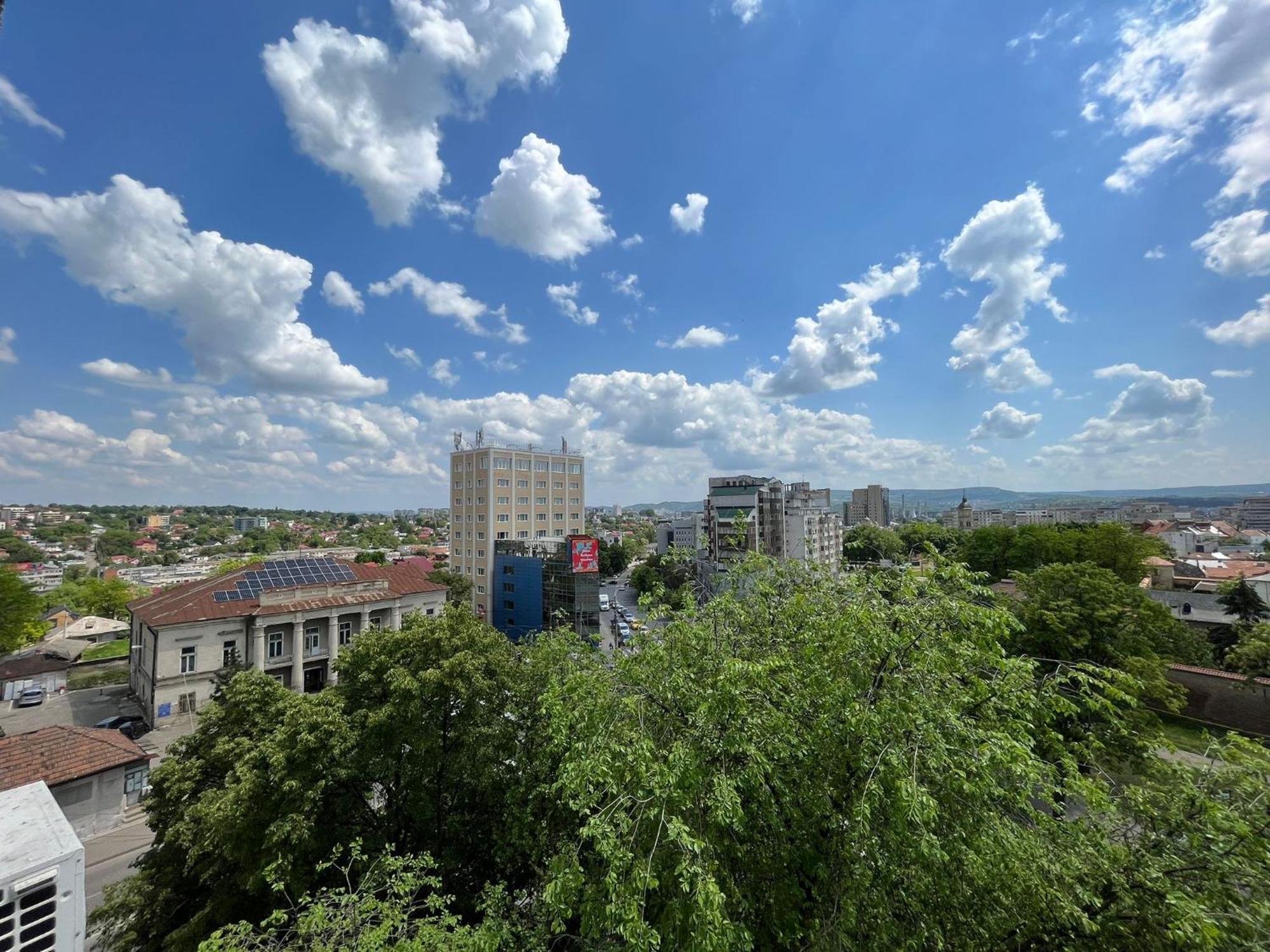 City Center Privat-Sauna Familyconcept Iasi Rum bild