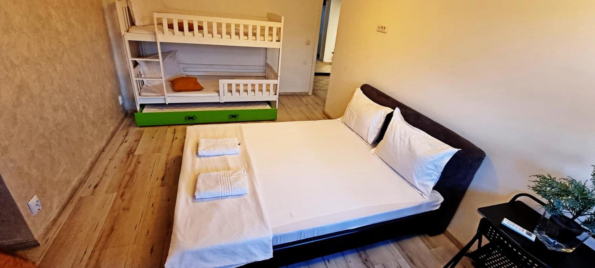 City Center Privat-Sauna Familyconcept Iasi Exteriör bild