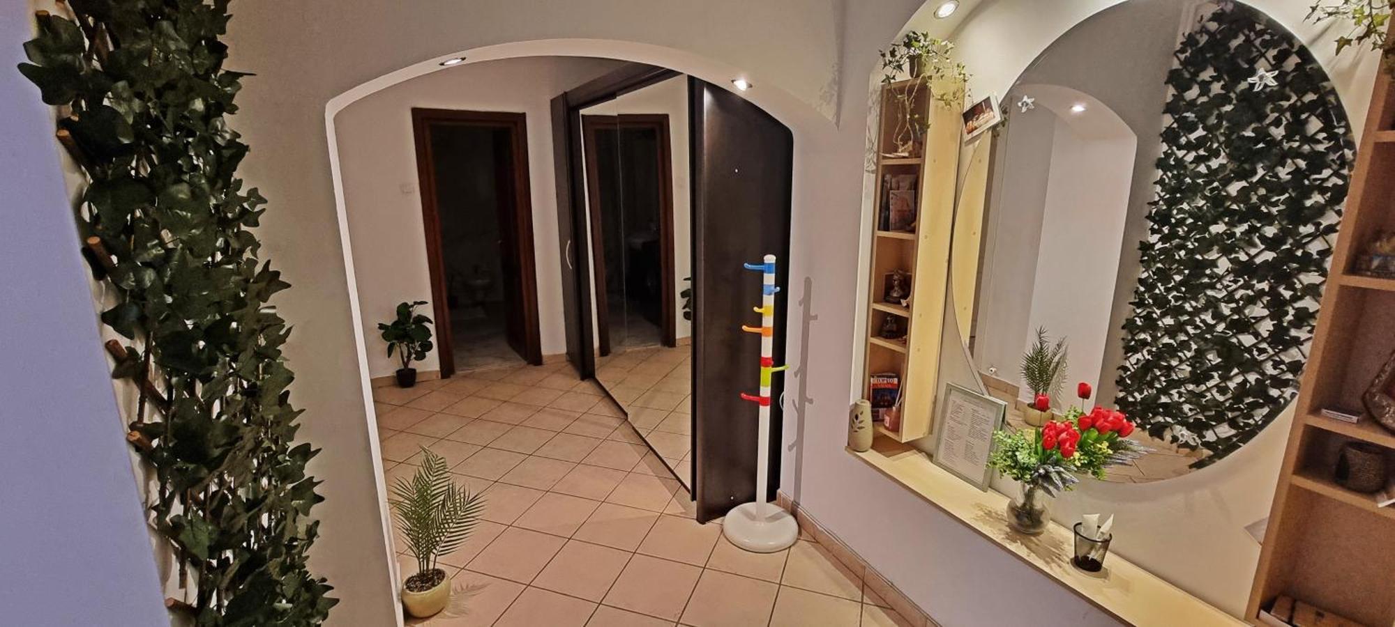 City Center Privat-Sauna Familyconcept Iasi Exteriör bild